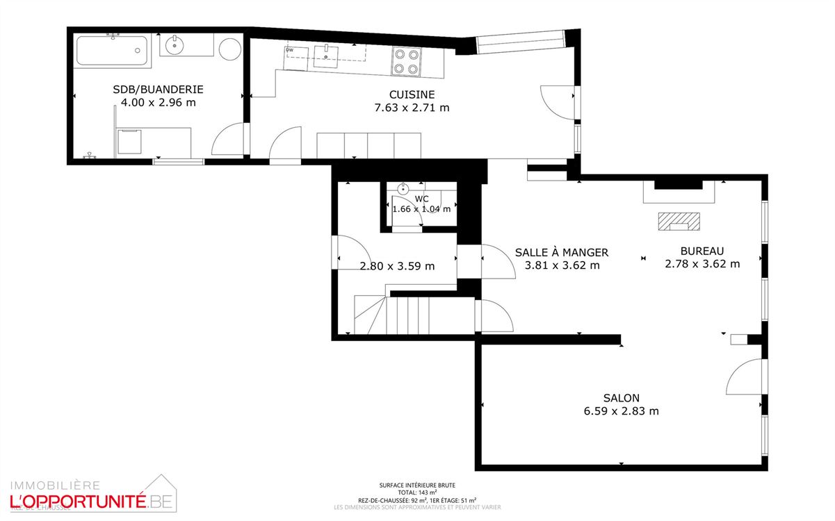 Belle maison deux chambres, bureau, 14 panneaux, électricité conforme, magnifique jardin et parking 4 voitures.