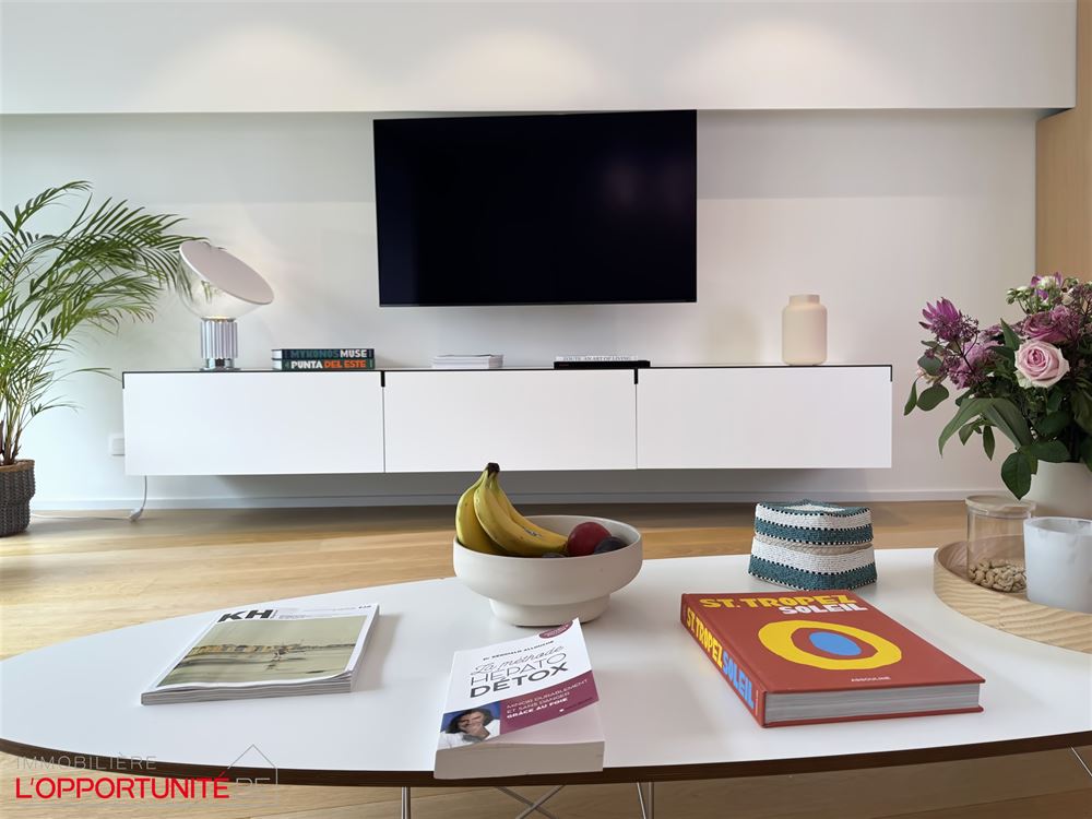 TB appartement ensoleillé,  fraîchement rénové, vue mer partiel (5 ° étage)