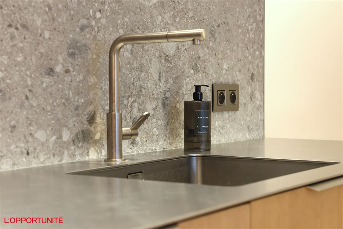 TB appartement ensoleillé,  fraîchement rénové, vue mer partiel (5 ° étage)