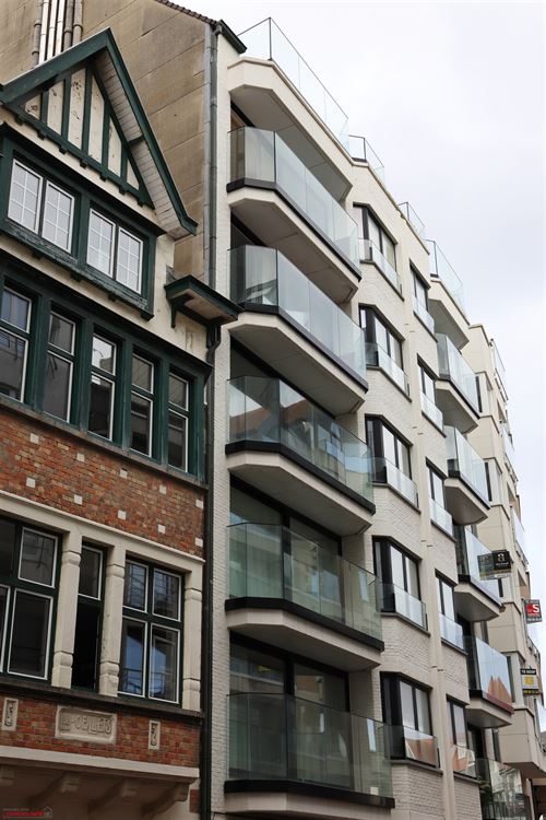 TB appartement ensoleillé,  fraîchement rénové, vue mer partiel (5 ° étage)