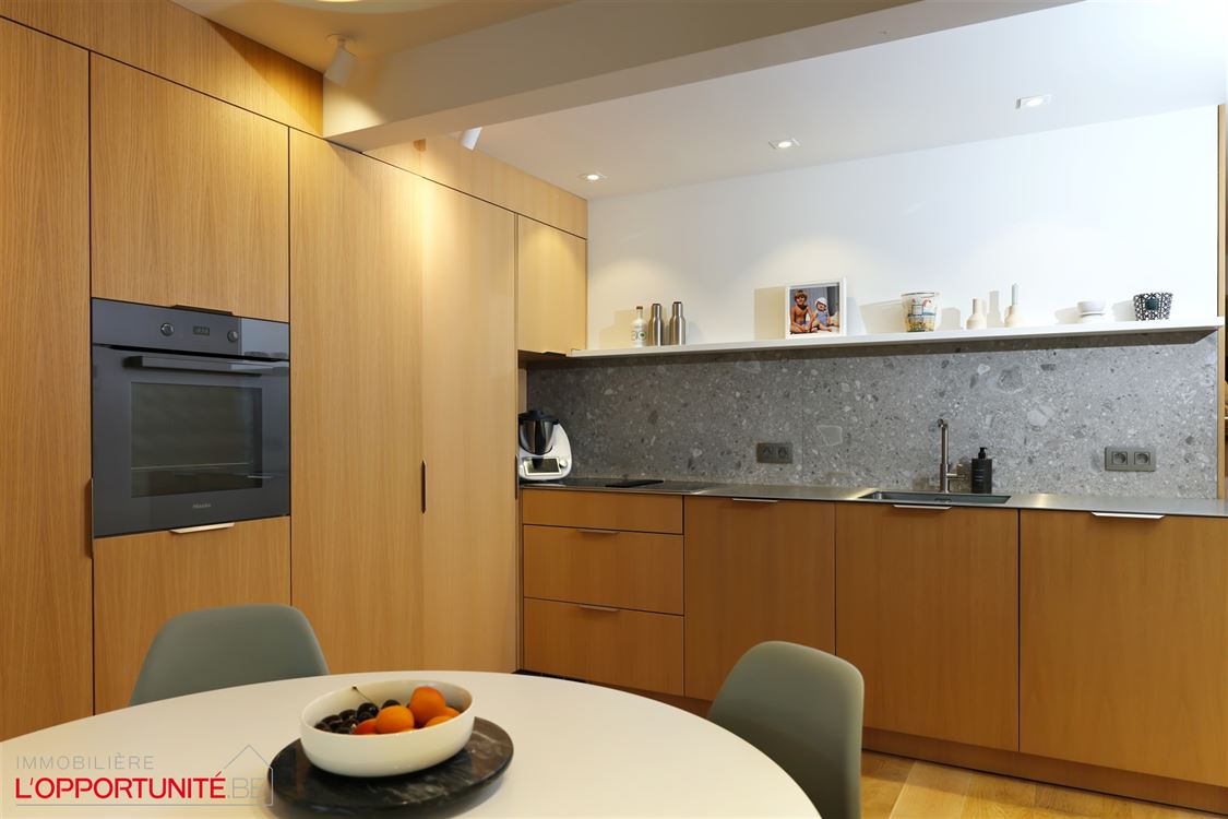 TB appartement ensoleillé,  fraîchement rénové, vue mer partiel (5 ° étage)