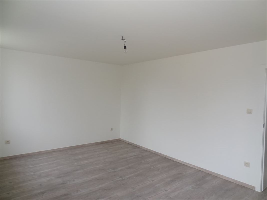 Foto 10 : Half-open bebouwing te 3700 LAUW (België) - Prijs € 895