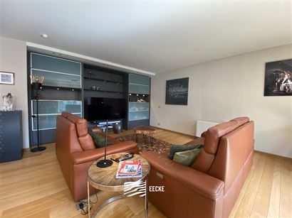Res. Casino D1 164/0204 - ruim appartement van 150 m² met 3 slaapkamers - Zonnig gelegen in de Albert I laan op de tweede verdieping - Inkomhal met g...