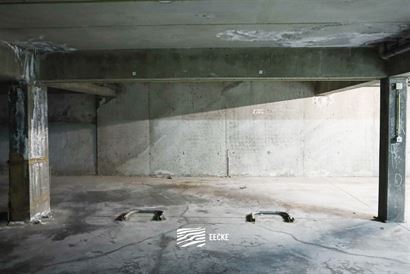 Res. Zonneschijn Parking 15 - Overdekte parkeerplaats op niveau -1 - Centraal gelegen in de Franslaan - Afmetingen: 2,20 x 5,10 m - Beperkte inrijhoog...