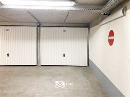  Loodswezenplein Garage 1 - Gelegen op niveau -1 - Gesloten garagebox van 2,85 x 5m73 - Verkoop onder erfpacht - Inrit in de Lombardsijdestraat
...
