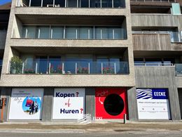 Ruim handelspand met veel visibiliteit! Gelegen aan een invalsweg van Veurne , op enkele stappen van de Grote Markt en het station
- totale oppervlak...
