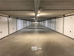  Loodswezenplein Garage 1 - Gelegen op niveau -1 - Gesloten garagebox van 2,85 x 5m73 - Verkoop onder erfpacht - Inrit in de Lombardsijdestraat
...