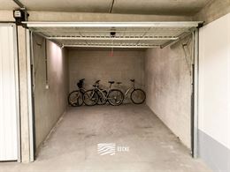  Loodswezenplein Garage 1 - Gelegen op niveau -1 - Gesloten garagebox van 2,85 x 5m73 - Verkoop onder erfpacht - Inrit in de Lombardsijdestraat
...