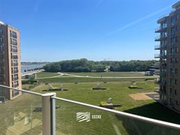 À LOUER SUR UNE BASE ANNUELLE - appartement non meublé avec 2 chambres - vue unique sur le canal et la mer - spacieux séjour avec cuisine ouverte -...
