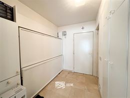 Res. De Warande II 0302 - Gezellige studio met slaaphoek - Gelegen in de zijstraat van de winkelstraat, op de derde verdieping - Inkomhal met slaaphoe...