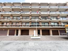 Res. De Warande II 0302 - Gezellige studio met slaaphoek - Gelegen in de zijstraat van de winkelstraat, op de derde verdieping - Inkomhal met slaaphoe...