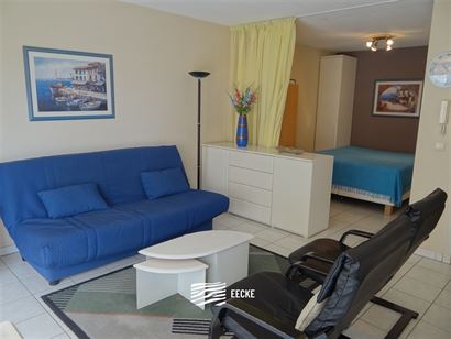 MEUBLE A LOUER A L'ANNEE - situé au 2eme étage - salon spacieux avec terrasse - cuisine ouverte équipée avec cuisinière électrique, frigo et fou...