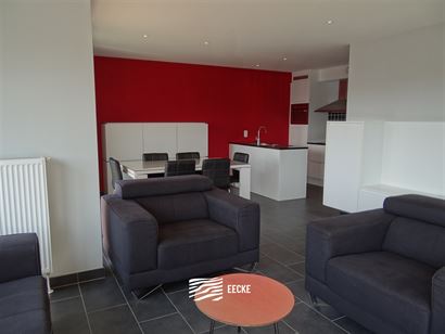 TE HUUR OP JAARBASIS - gemeubeld hoek appartement met 2 slaapkamers met recreatieruimte - living met zonneterras - ingerichte open keuken met elektris...