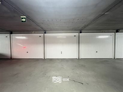 Franslaan garage 1082 - Gesloten garagebox in de Franslaan - Centraal gelegen op niveau -1 van het garagecomplex - Personenlift aanwezig - Volle eigen...