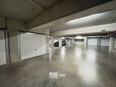 Sea Port G10 - Gesloten garagebox - Gelegen op niveau -1 van het garagecomplex - Autolift aanwezig - Volle eigendom - Licht en stopcontact aanwezig - ...