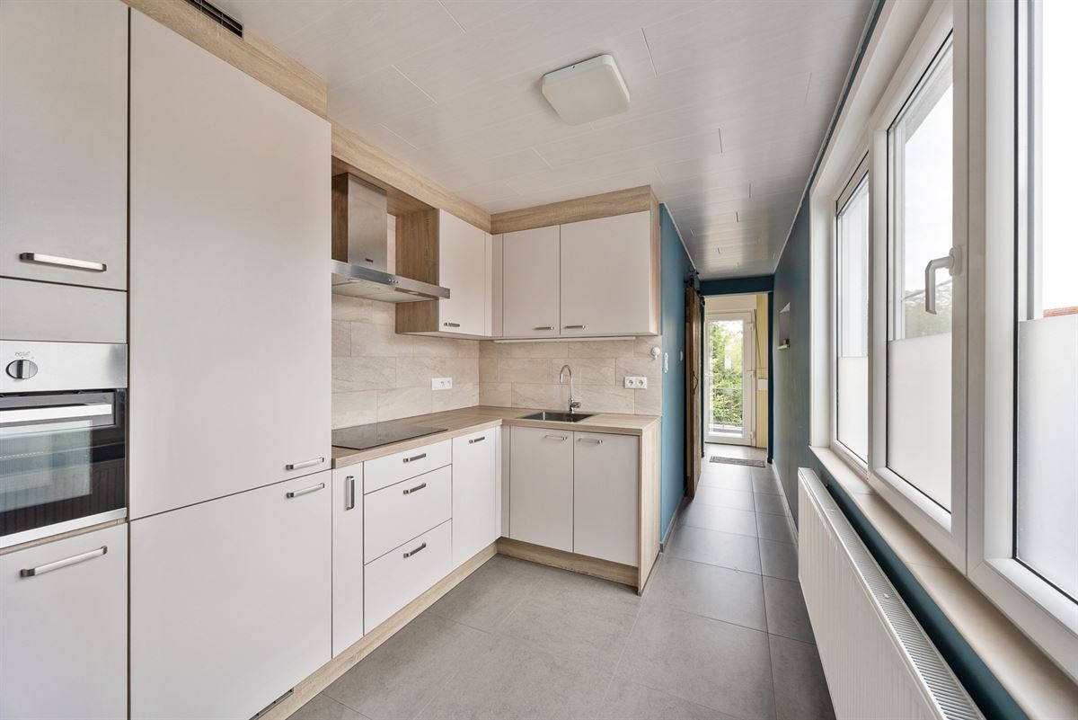 Appartementsgebouw met 2 appartementen en tuin.
