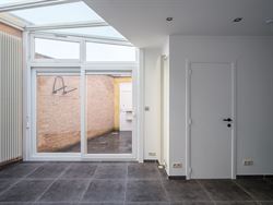 Hier is het fijn thuiskomen: de binnenstad is op wandelafstand. Portus Ganda en Steendam zijn vlakbij. In de buurt vind je gevarieerde winkels en o.a ...