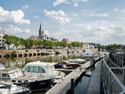 Hier is het fijn thuiskomen: de binnenstad is op wandelafstand. Portus Ganda en Steendam zijn vlakbij. In de buurt vind je gevarieerde winkels en o.a ...