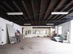 Zowel Waarschoot als Zomergem is op enkele minuten rijden. Winkels en vrije tijd zijn dus vlakbij.

Met een totale perceelsoppervlakte van 4.394 m²...