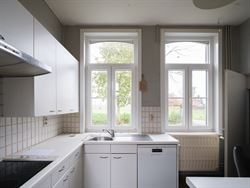Zowel Waarschoot als Zomergem is op enkele minuten rijden. Winkels en vrije tijd zijn dus vlakbij.

Met een totale perceelsoppervlakte van 4.394 m²...