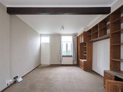 Zowel Waarschoot als Zomergem is op enkele minuten rijden. Winkels en vrije tijd zijn dus vlakbij.

Met een totale perceelsoppervlakte van 4.394 m²...