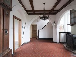 Zowel Waarschoot als Zomergem is op enkele minuten rijden. Winkels en vrije tijd zijn dus vlakbij.

Met een totale perceelsoppervlakte van 4.394 m²...