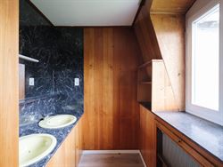Zowel Waarschoot als Zomergem is op enkele minuten rijden. Winkels en vrije tijd zijn dus vlakbij.

Met een totale perceelsoppervlakte van 4.394 m²...
