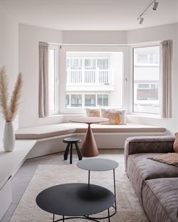 De lift neemt je mee naar de 3e verdieping van dit instapklaar appartement.

Het appartement werd recent helemaal gerenoveerd en van smaakvol maatwe...