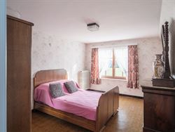 Droom je van een woning in landelijke stijl op een unieke locatie? Op de grens met Hansbeke, in Bellem wacht deze ruime woning op een nieuwe invulling...