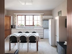 Droom je van een woning in landelijke stijl op een unieke locatie? Op de grens met Hansbeke, in Bellem wacht deze ruime woning op een nieuwe invulling...