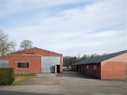 Droom je van een woning in landelijke stijl op een unieke locatie? Op de grens met Hansbeke, in Bellem wacht deze ruime woning op een nieuwe invulling...