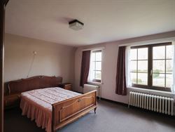Droom je van een woning in landelijke stijl op een unieke locatie? Op de grens met Hansbeke, in Bellem wacht deze ruime woning op een nieuwe invulling...