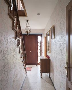 Droom je van een woning in landelijke stijl op een unieke locatie? Op de grens met Hansbeke, in Bellem wacht deze ruime woning op een nieuwe invulling...