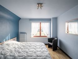 Droom je van een woning in landelijke stijl op een unieke locatie? Op de grens met Hansbeke, in Bellem wacht deze ruime woning op een nieuwe invulling...