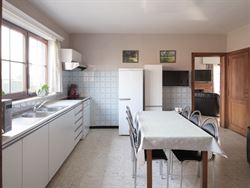 Droom je van een woning in landelijke stijl op een unieke locatie? Op de grens met Hansbeke, in Bellem wacht deze ruime woning op een nieuwe invulling...