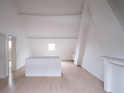 In de pittoreske dorpskern van Sint-Denijs-Westrem, op slechts enkele minuten verwijderd van Sint-Martens-Latem en Gent-centrum.

Hier geniet je van...