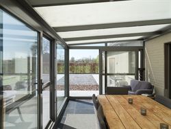Nood aan rust en natuur, zonder in te boeten op bereikbaarheid? Ontdek deze charmante woning, verscholen in het groen, ver van de straat en omringd do...