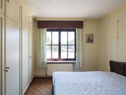Op zoek naar een woning met ruimte én mogelijkheden? Deze op te frissen woning in het landelijke Baaigem, centraal tussen Merelbeke & Gavere, heeft a...