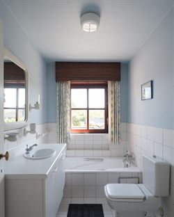Op zoek naar een woning met ruimte én mogelijkheden? Deze op te frissen woning in het landelijke Baaigem, centraal tussen Merelbeke & Gavere, heeft a...