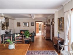 Op zoek naar een woning met ruimte én mogelijkheden? Deze op te frissen woning in het landelijke Baaigem, centraal tussen Merelbeke & Gavere, heeft a...