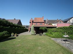 Op zoek naar een woning met ruimte én mogelijkheden? Deze op te frissen woning in het landelijke Baaigem, centraal tussen Merelbeke & Gavere, heeft a...