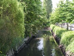 Oostakker: een charmante deelgemeente van Gent. Hier geniet je van een rustige, groene omgeving met een dorps karakter én een vlotte verbinding naar ...