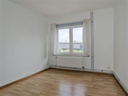 Deze instapklare woning ligt in een rustige, groene buurt vlakbij het centrum van Nevele, omgeven door weilanden. Tegelijk woon je hier centraal, op k...