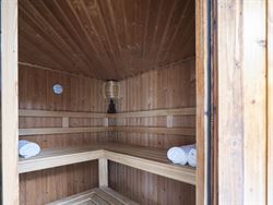 In het hart van Assenede is deze uitzonderlijke thuis het resultaat van een bijzondere samenwerking tussen twee Oost-Vlaamse grootmeesters: architect ...