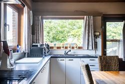 Landelijke woning in Waarschoot op slechts enkele minuten met de auto van de gezellige dorpskern en op een vijftal minuten van Zomergem.
Het ruime pe...