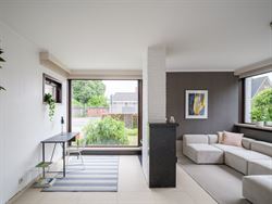 In het hart van Assenede is deze uitzonderlijke thuis het resultaat van een bijzondere samenwerking tussen twee Oost-Vlaamse grootmeesters: architect ...
