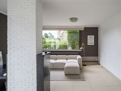 In het hart van Assenede is deze uitzonderlijke thuis het resultaat van een bijzondere samenwerking tussen twee Oost-Vlaamse grootmeesters: architect ...