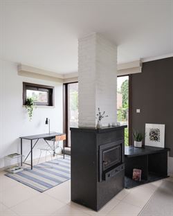 In het hart van Assenede is deze uitzonderlijke thuis het resultaat van een bijzondere samenwerking tussen twee Oost-Vlaamse grootmeesters: architect ...