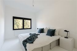 Welkom in deze gloednieuwe woning (2025), gelegen in een rustige, groene omgeving op de grens van Wondelgem en Mariakerke. Hier woon je centraal, met ...