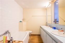 In het hart van het bruisende Prinsenhof wacht deze charmante woning vol karakter op jou. Hier woon je in een oase van rust, verscholen in een van de ...